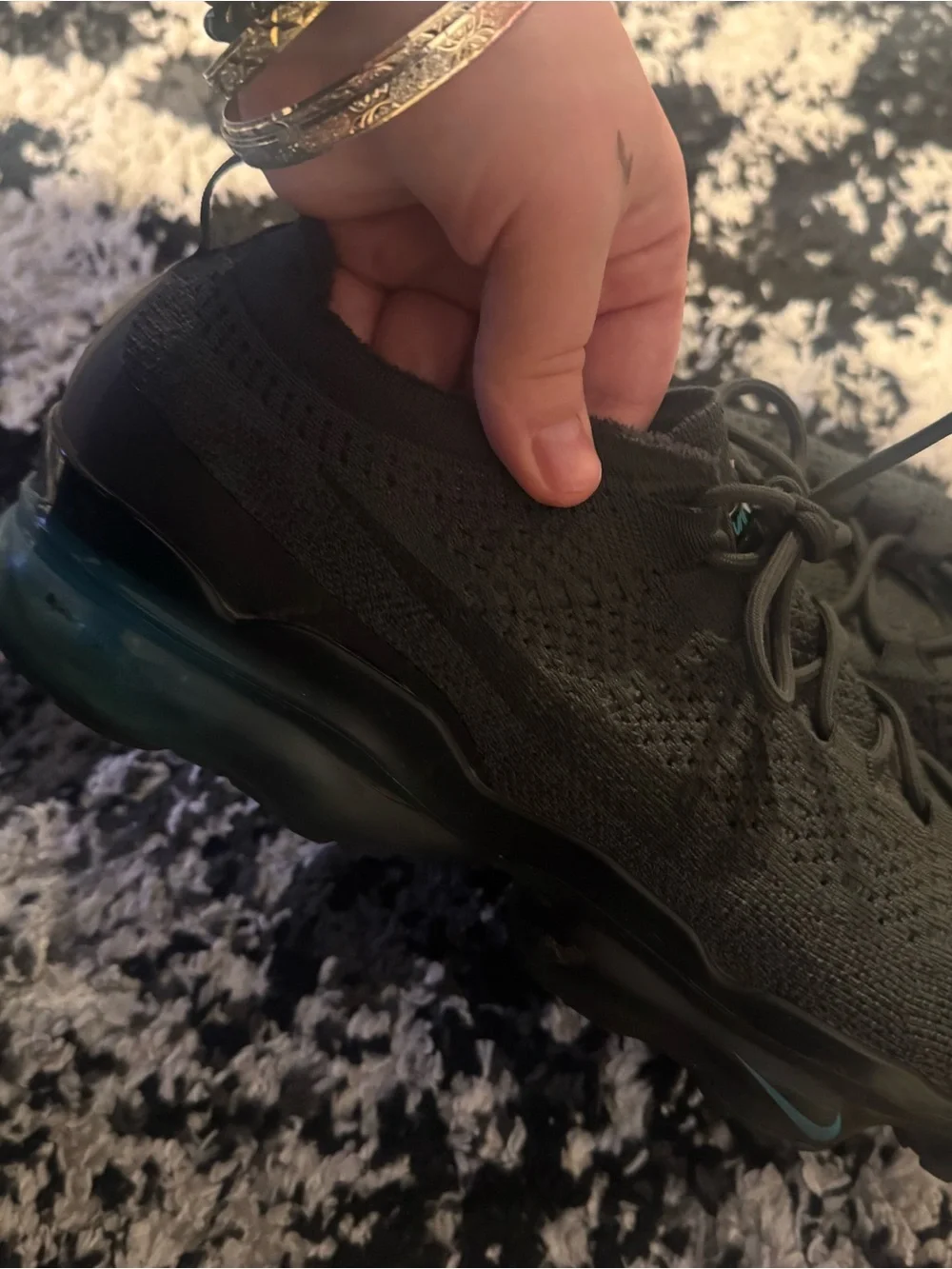 Nike Men's Black Knit Performance Athletic Sneakers with Subtle Teal Accent